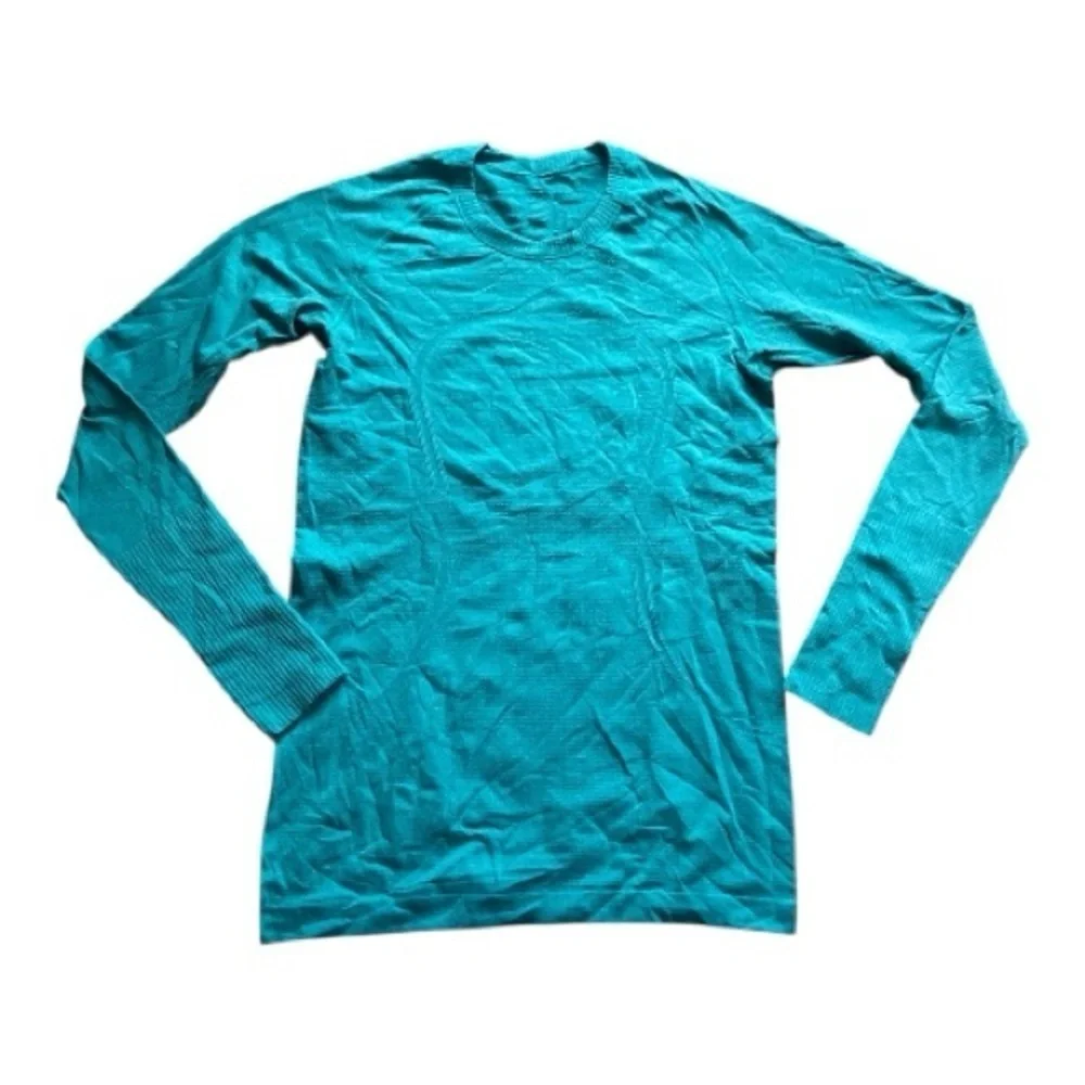 Lululemon Swiftly Tech Long Sleeve Crew Ice Cave / Ice Cave women’s size 8